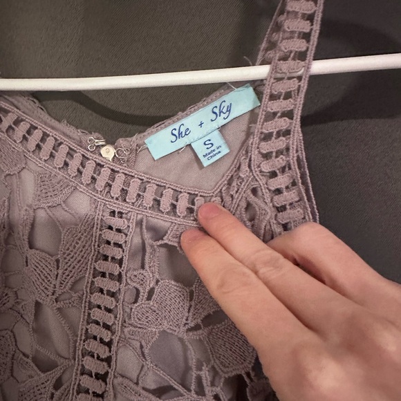 Lilac colored lace bodycon style dress - Picture 4 of 5